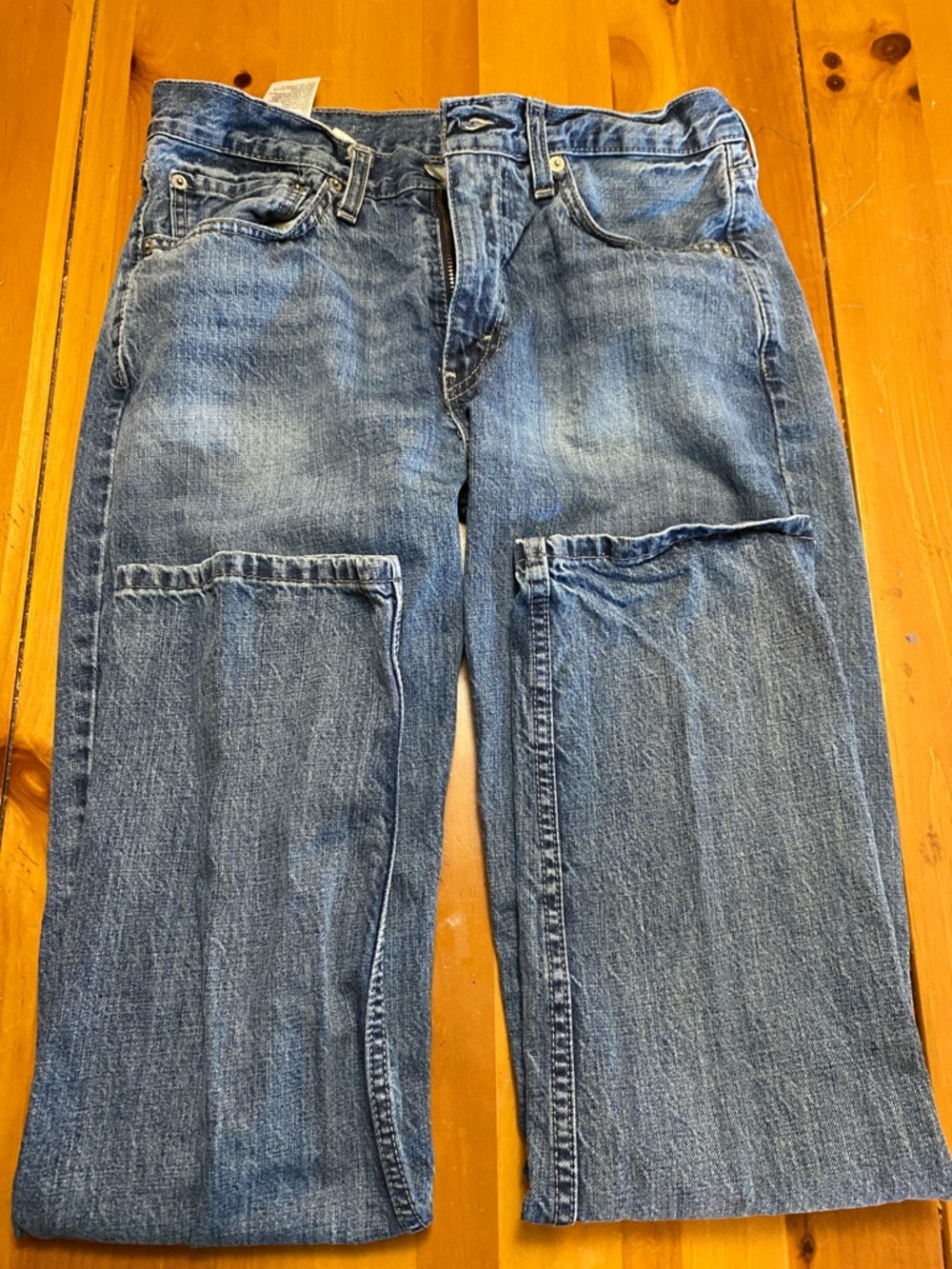 Levi's Men's Relaxed Jeans in Medium Blue Wash
